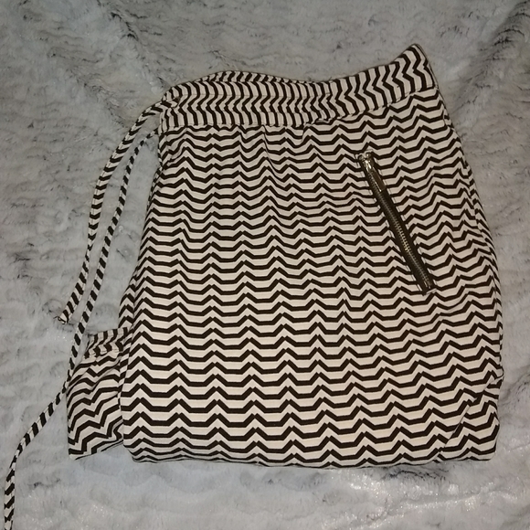 Pants - Picture 2 of 3